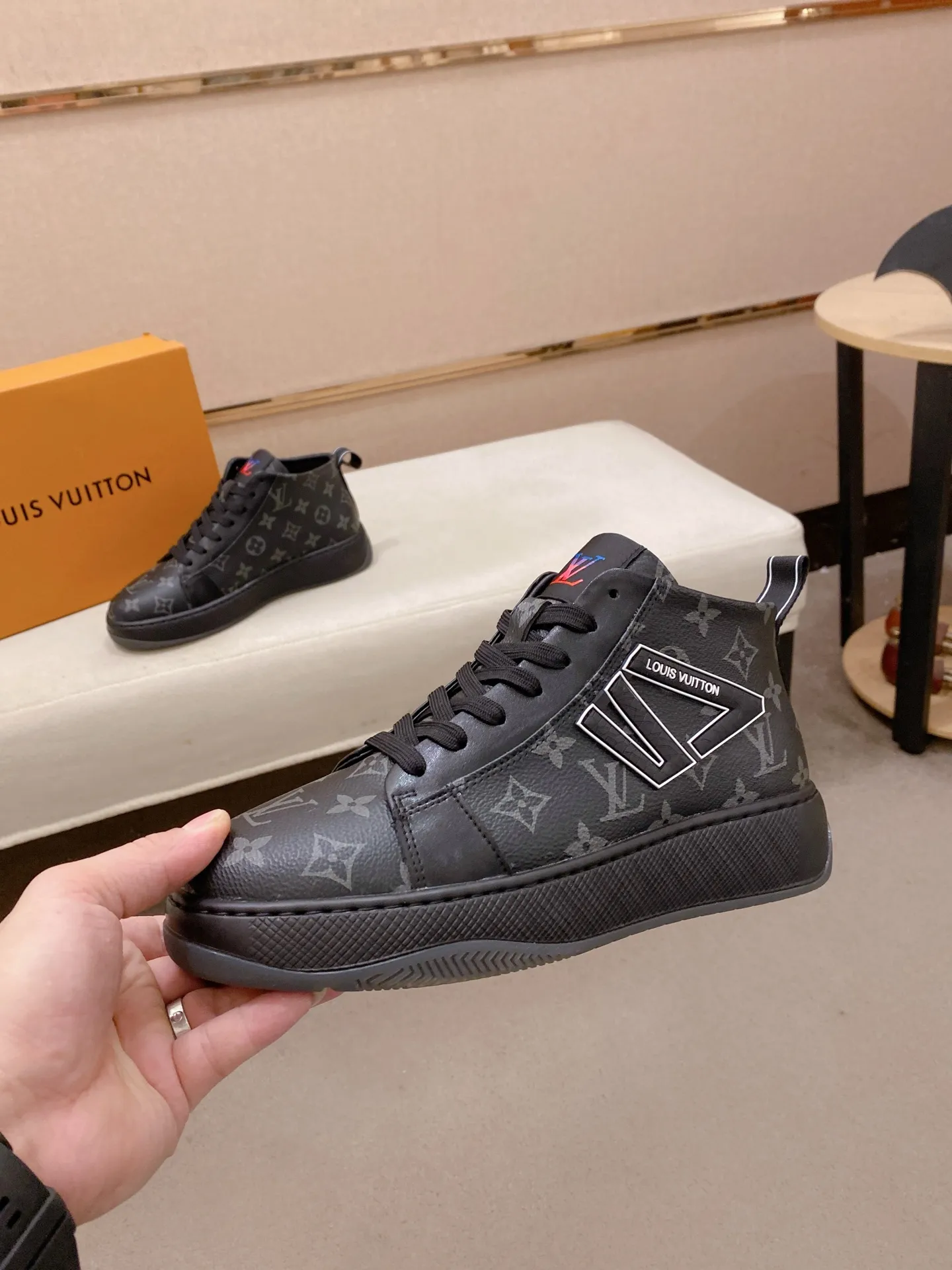 Factory price: 442💰🎉🎉LV~Louis Vuitton trendy men's shoes, new shipments, latest matching, same style as the official website, super high quality, hot selling in season [strong][strong][strong]Selected first-layer cowhide, comfortable sheepskin lining, original last, comfortable on the feet, wear-resistant rubber outsole, size: 38-44.